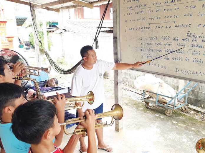 สดจากเยาวชน - แตรวงเด็กราชบุรี คึกคักรับงานบุญ