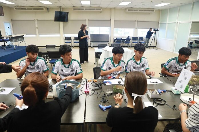 สดจากเยาวชน - ทีมหมอนทองร่วมอาลัย สมเด็จพระพันปีหลวง