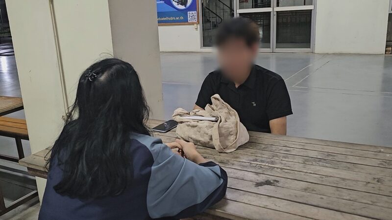 นักศึกษา มหาวิทยาลัยดัง เสียรู้เพื่อน ถูกอายัดบัญชี ไม่มีเงินจ่ายค่าหอ เงิน กยศ.เข้ามาก็นำออกมาใช้ไม่ได้ ต้องนอนใต้ตึกคณะ หลังให้เลขบัญชีไปขายของออนไลน์