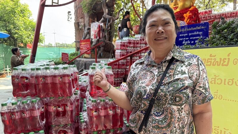 เจ้าของบริษัทรถเครน แก้บน กุมารทองเจ้าสัวเฮง น้ำแดง 100 แพ็ก ด้าน สายมูไม่พลาด ส่องอ่างน้ำมนต์ฤาษีเณร เห็นตัวเลขลอยเด่นเหนือผิวน้ำ ลอยจับคู่เลขเด็ด