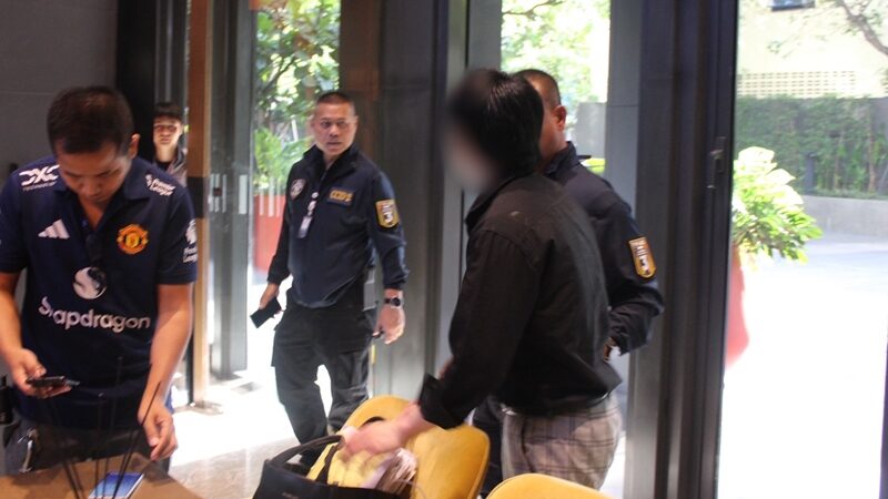 บุกคอนโดหรูกลางกรุง จับ นักแสดงหนุ่ม ลูกชายเจ้าของยาดมสมุนไพรแบรนด์ดัง หลอกขายไอโฟน 17 - บัตรคอนเสิร์ต blackpink ทางออนไลน์&nbsp;