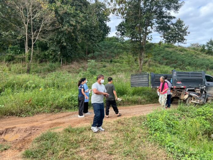 ระทึก รถอีแต๋นบรรทุกข้าวโพดตกดอย ชาวบ้านเจ็บ 4 ราย 