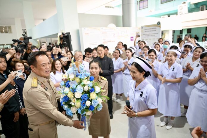 นายกฯ เปิดอาคารหลังใหม่ รพ.พิจิตร