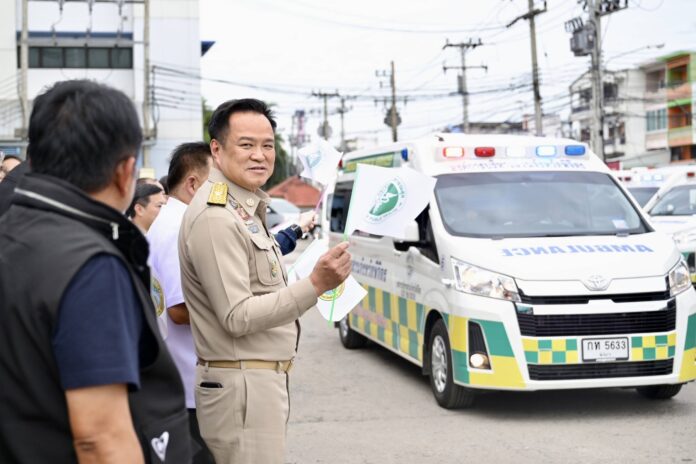 นายกฯรับมอบ-ปล่อยขบวนรถพยาบาลให้ รพ.สต.