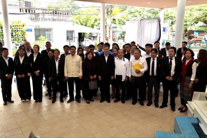 คนเหนือแห่สมัครเข้าสมาชิกพรรคประชาธิปัตย์หนุนมาร์ค