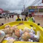 อนุชา นาคาศัย นำทีมร่วมกตัญญูชัยนาท ลุยช่วยน้ำท่วมหาดใหญ่ ช่วยผู้ประสบภัย