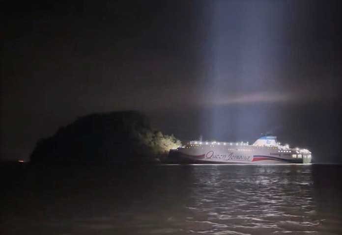 เรือเฟอร์รี่ของเกาหลีใต้เกยตื้นบนโขดหินนอกชายฝั่งตะวันตกเฉียงใต้ของเกาหลีใต้