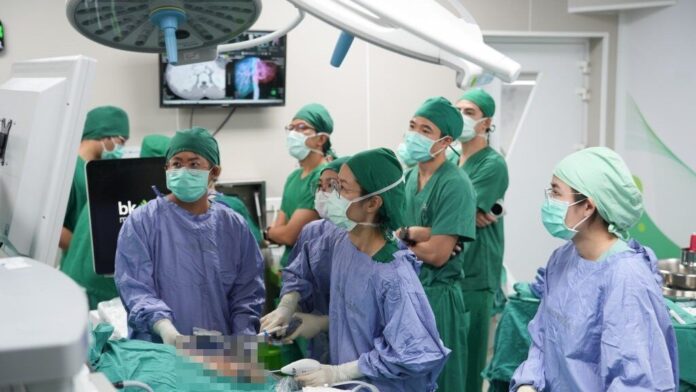 คณะแพทยศาสตร์ ม.เชียงใหม่ ผ่าตัดปลูกถ่ายตับคู่แฝด