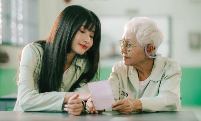 เบื้องหลังมายา
