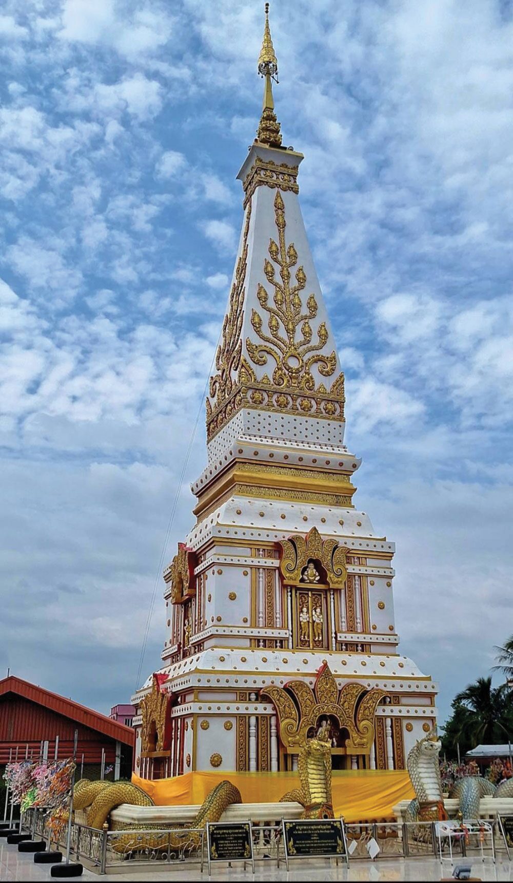 ชวนกันมา พากันมู - ไหว้พระธาตุน้อยศรีบุญเรือง ขอโชคเจ้าแม่ตะเคียนทอง