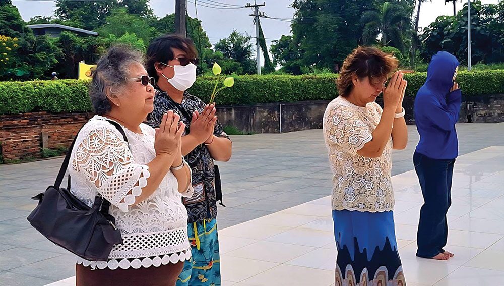 ชวนกันมา พากันมู - ไหว้พระธาตุน้อยศรีบุญเรือง ขอโชคเจ้าแม่ตะเคียนทอง