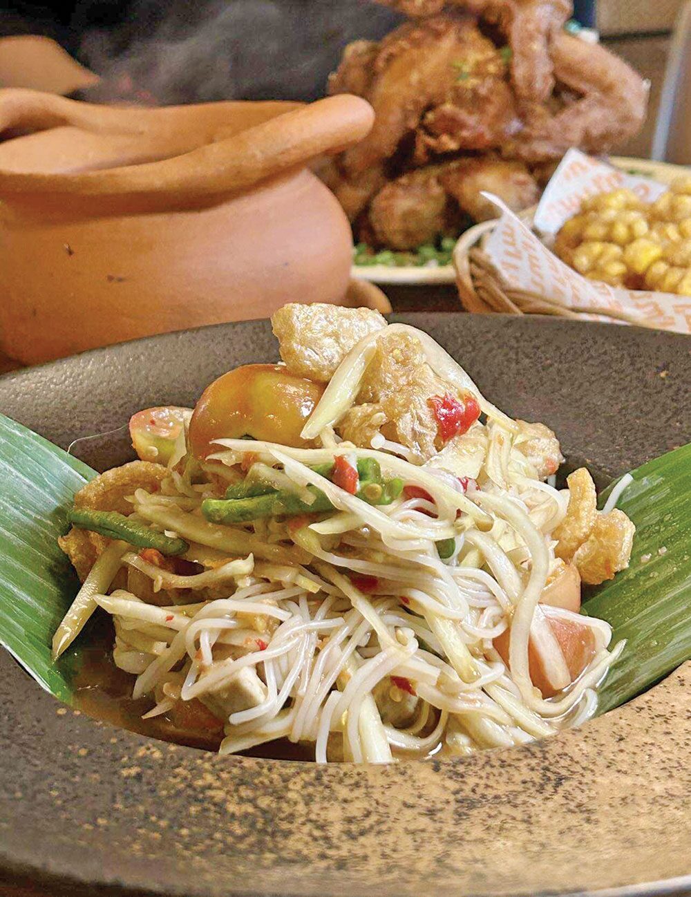 สวรรค์ในครัว - ‘ส้มตำนัว’ผนึกเชฟมิชลิน ชวนแซ่บเมนูฉลอง 25 ปี