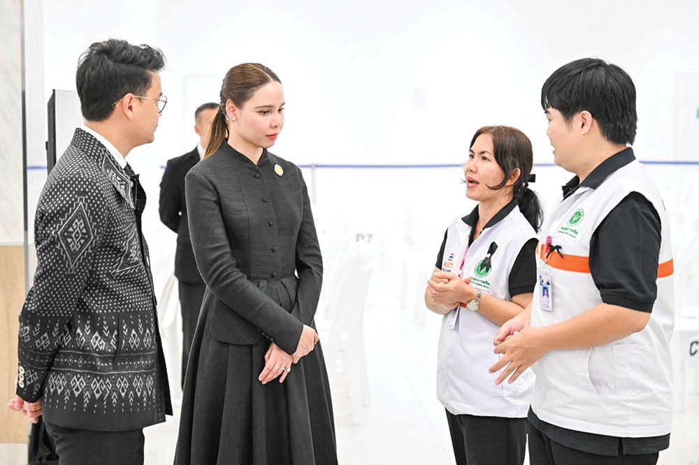 ข่าวสดพระเครื่อง - วธ.ให้กำลังใจจิตอาสาปฏิบัติหน้าที่ อำนวยความสะดวกผู้มาถวายอาลัย