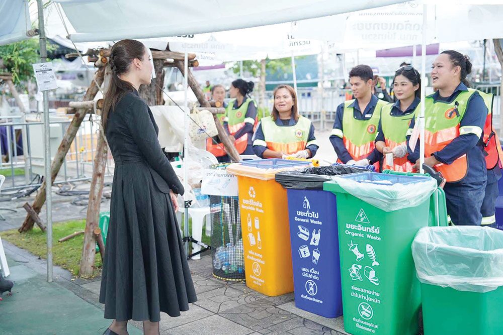 ข่าวสดพระเครื่อง - วธ.ให้กำลังใจจิตอาสาปฏิบัติหน้าที่ อำนวยความสะดวกผู้มาถวายอาลัย