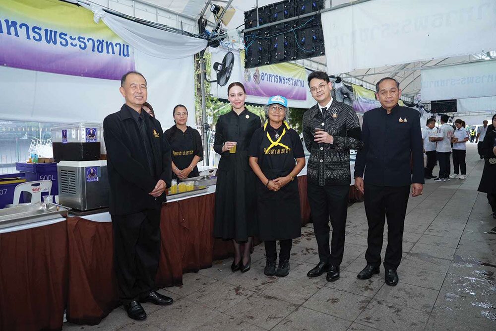 ข่าวสดพระเครื่อง - วธ.ให้กำลังใจจิตอาสาปฏิบัติหน้าที่ อำนวยความสะดวกผู้มาถวายอาลัย