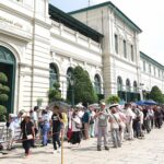 ชาวต่างชาติ ปลื้ม คนไทยพร้อมใจแต่งดำ ถวายความอาลัย 'พระพันปีหลวง' เป็นสิ่งที่น่านับถือ