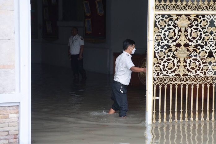 สมชาย–เยาวภา เข้าเยี่ยม ทักษิณ เผยสุขภาพดีขึ้น พยายามดูแลตัวเอง 