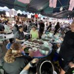 งานบุญใหญ่ทอดกฐิน วัดเพลงอุโบสถ์สีชมพู อิ่มบุญอิ่มท้อง โรงทานกว่า 130 ร้านอาหาร