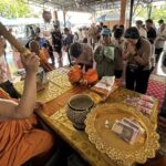 งานบุญใหญ่ทอดกฐิน วัดเพลงอุโบสถ์สีชมพู อิ่มบุญอิ่มท้อง โรงทานกว่า 130 ร้านอาหาร