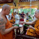 สมเด็จพระมหารัชมงคลมุนี จุดเทียนชัย นั่งปรกอฐิฐานจิต 'เหรียญวาสนา' หลวงพ่ออ๊อด วัดสายไหม