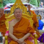 สมเด็จพระมหารัชมงคลมุนี จุดเทียนชัย นั่งปรกอฐิฐานจิต 'เหรียญวาสนา' หลวงพ่ออ๊อด วัดสายไหม