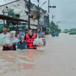 นทพ. ระดมกำลัง ช่วยเหลือประชาชน พื้นที่หาดใหญ่ ประสบภัยน้ำท่วม เฝ้าระวัง 24 ชม.