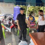 ตำรวจท่องเที่ยวลพบุรี เร่งช่วยประชาชน รับผลกระทบนำ้ท่วม พื้นที่ ต.ทับยา จ.สิงห์บุรี