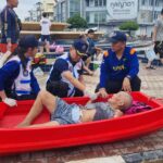 กองทัพไทย ส่ง ทีมหน่วยแพทย์ลอยน้ำเคลื่อนที่ ตรวจรักษาทั่วไป ปชช. พื้นที่ประสบอุทกภัย 