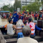 กองทัพไทย ส่ง ทีมหน่วยแพทย์ลอยน้ำเคลื่อนที่ ตรวจรักษาทั่วไป ปชช. พื้นที่ประสบอุทกภัย 
