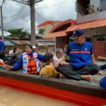 กองทัพไทย ส่ง ทีมหน่วยแพทย์ลอยน้ำเคลื่อนที่ ตรวจรักษาทั่วไป ปชช. พื้นที่ประสบอุทกภัย 