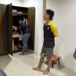 ตำรวจไซเบอร์ บุกค้น 5 จุด สุราษฎร์ธานี จับกุม 3 ผู้ต้องหา ยึดอาวุธปืน-เครื่องกระสุน-วัตถุระเบิด อื้อ