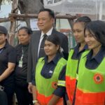 นายกฯ ตรวจจุดบริการ ก่อนถวายบังคม พระบรมศพ พระพันปีหลวง น้ำตาคลอ ปชช.-จนท. จงรักภักดี ชื่นชม 'ชัชชาติ'