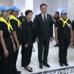 นายกฯ ตรวจจุดบริการ ก่อนถวายบังคม พระบรมศพ พระพันปีหลวง น้ำตาคลอ ปชช.-จนท. จงรักภักดี ชื่นชม 'ชัชชาติ'