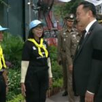 นายกฯ ตรวจจุดบริการ ก่อนถวายบังคม พระบรมศพ พระพันปีหลวง น้ำตาคลอ ปชช.-จนท. จงรักภักดี ชื่นชม 'ชัชชาติ'