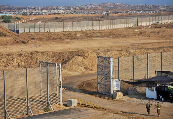 กองกำลังอิสราเอลมองเห็นใกล้ชายแดนฉนวนกาซาทางตอนใต้ของอิสราเอล
