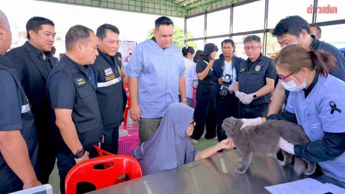 ภาพประกอบข่าว: อามินทร์ ลงพื้นที่ จ.นนทบุรี ให้บริการ ทำหมันสุนัข-แมว ลดภาระเจ้าของ