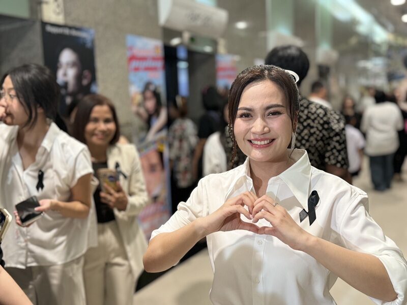 ก้านตอง แนะทริคร้องเพลง แก้บน ให้ได้ผู้หล่อโอนไว ปลื้มยอดวิวพุ่งใกล้ 50 ล้าน เตรียมรำถวายหน้าตึกแกรมมี่