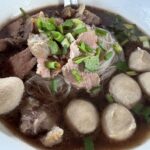 จานเด็ด โคราช ก๋วยเตี๋ยวโฮมเมด สูตรเด็ดโบราณ ตำนานความอร่อย นาน 45 ปี ลูกค้าอุดหนุนแน่น