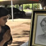 ครูสอนศิลปะ จรดปากกาเขียน 'แม่ของแผ่นดิน' ปรากฏภาพ 'สมเด็จพระพันปีหลวง' ทรงแย้มพระสรวล ชื่นชม-งดงาม