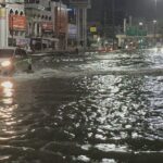 ฝนถล่มหนัก พัทยาอ่วม น้ำท่วมหลายจุดทั่วเมือง จมถนนสุขุมวิทสูง1เมตร รถเล็กสัญจรไม่ได้