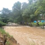 อช.ออบหลวง ประกาศปิด น้ำตกแม่เตี๊ยะ น้ำป่าหลาก นักท่องเที่ยว ติดค้างกว่า 20 คน กู้ภัยเร่งช่วย