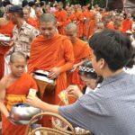 ทำบุญตักบาตร รำลึกมุทิตา 'ครูบาเจ้าศรีวิชัย' ครบรอบ91ปี วันลงจอบแรก สร้างถนนขึ้นดอยสุเทพ