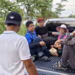 สนธิกำลัง บุกทลายรง.สติ๊กเกอร์ปลอม เหิม จนท.จับกุมชักปืนขู่ ไม่รอด-แจ้งข้อหาหนัก