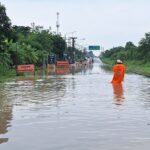 ฝนถล่ม เมืองพัทยา เกือบชั่วโมง น้ำท่วมขังหลายจุด ระดับน้ำสูง ปิดถนนรถผ่านไม่ได้