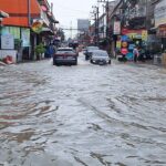 ฝนถล่ม เมืองพัทยา เกือบชั่วโมง น้ำท่วมขังหลายจุด ระดับน้ำสูง ปิดถนนรถผ่านไม่ได้