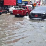 ฝนถล่ม เมืองพัทยา เกือบชั่วโมง น้ำท่วมขังหลายจุด ระดับน้ำสูง ปิดถนนรถผ่านไม่ได้