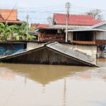 กรุงเก่าทุกข์ 11 อำเภอ ประสบอุทกภัย 62,348 ครอบครัว เผชิญน้ำท่วมสูง ถูกแช่น้ำเกิน 4 เดือน เสียชีวิตแล้ว 15 ราย