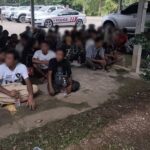 สนธิกำลัง ไล่ล่าสกัดจับ กระบะ 4 คัน ขนแรงงานเถื่อนพม่า 58 ราย เร่งส่งเมืองใหญ่ตามออเดอร์