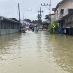 นราฯ ฝนตกหนัก แม่น้ำ 3 สาย ล้นตลิ่งไหลท่วม 9 อำเภอ ชาวบ้านเสียชีวิต 1 คน 153,996 ราย ประสบอุทกภัย