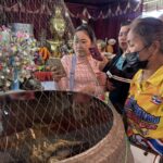 สาวนครสวรรค์ หอบฟักทอง 1 ตัน แก้บน 'ปู่ฤาษีพรหมเมศ' ไม่พลาดส่องเลขเด็ด เห็นชัด เล็งเสี่ยงโชค